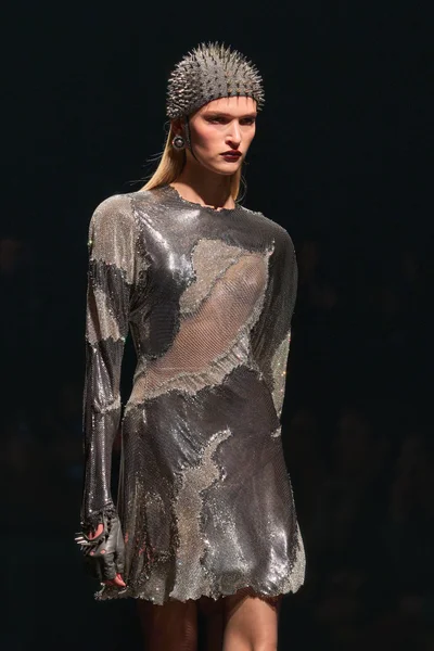 Look 100